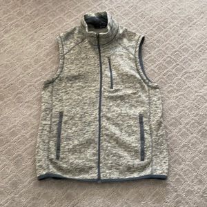 Insulated men’s zip up vest